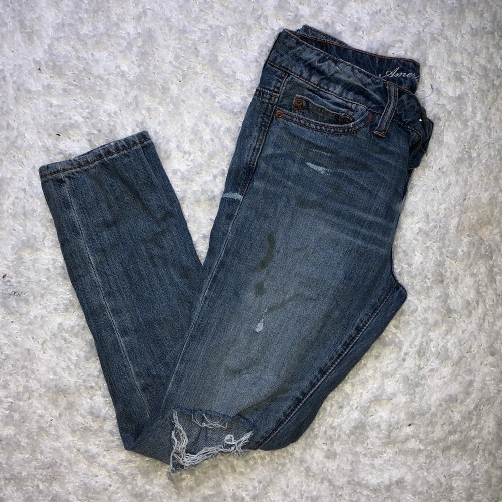 AMERICAN EAGLE distressed jeans